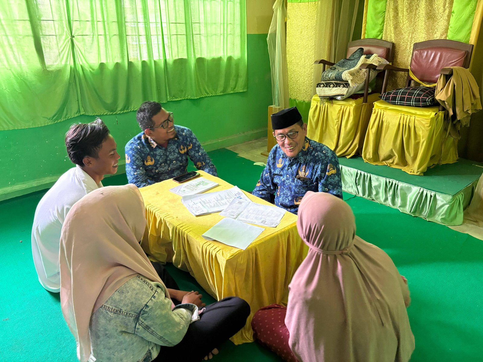KUA Bandar Khalifah Kedepankan Senyum dalam Pelayanan: Plt. Kepala KUA dan Penghulu Dampingi Bimwin