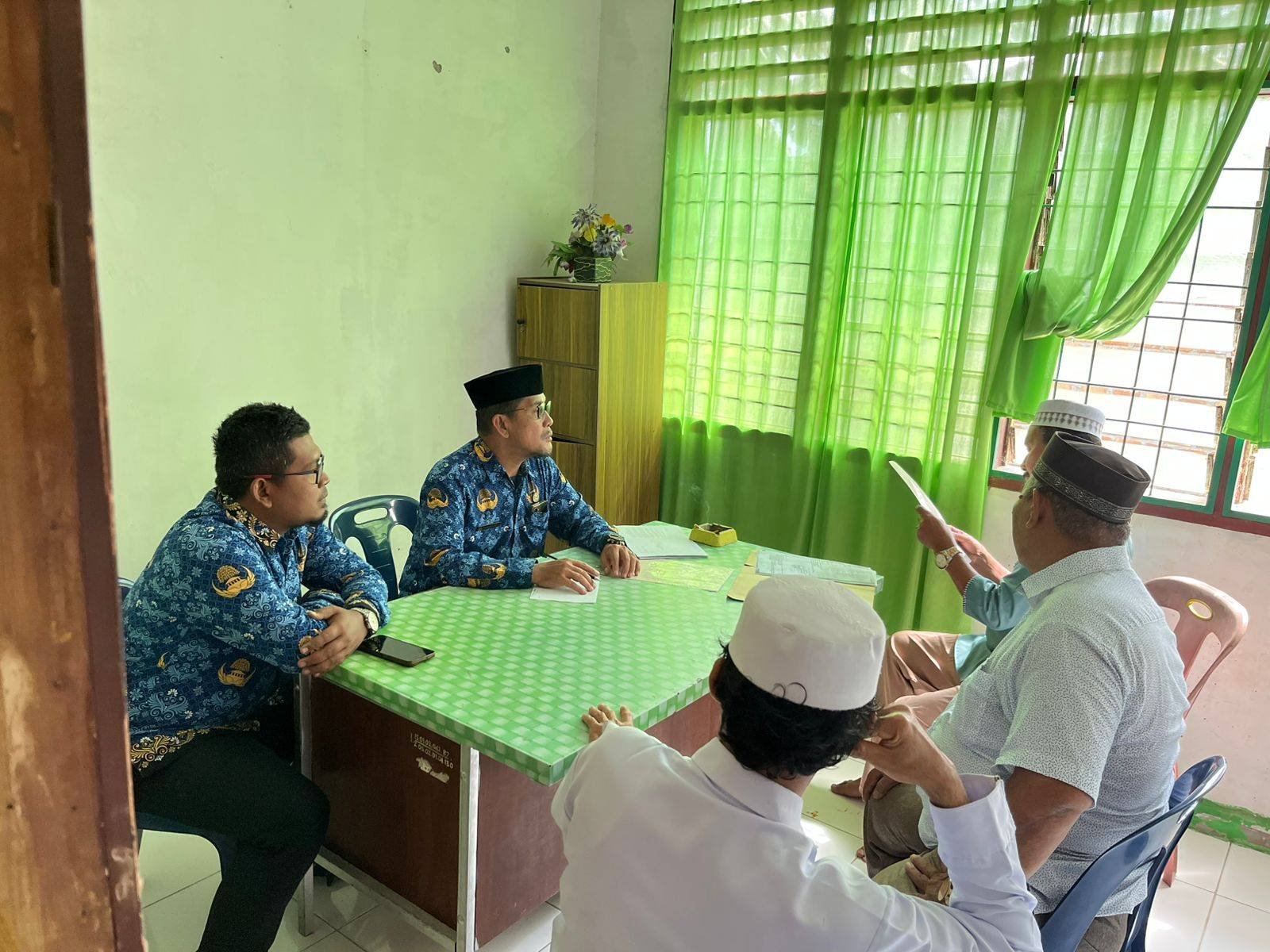 Plt. Kepala KUA Bandar Khalifah Layani Konsultasi Wakaf, Hadirkan Kepastian Hukum dan Pemahaman Mendalam bagi Warga