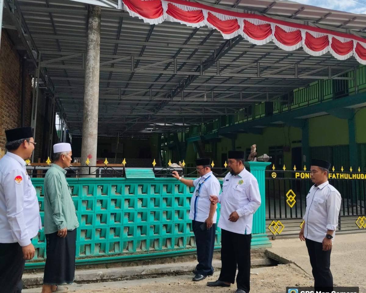 Kepatuhan Administrasi Pondok Pesantren Ditingkatkan, KUA Way Sulan Survei Tanah Wakaf di Mekarsari