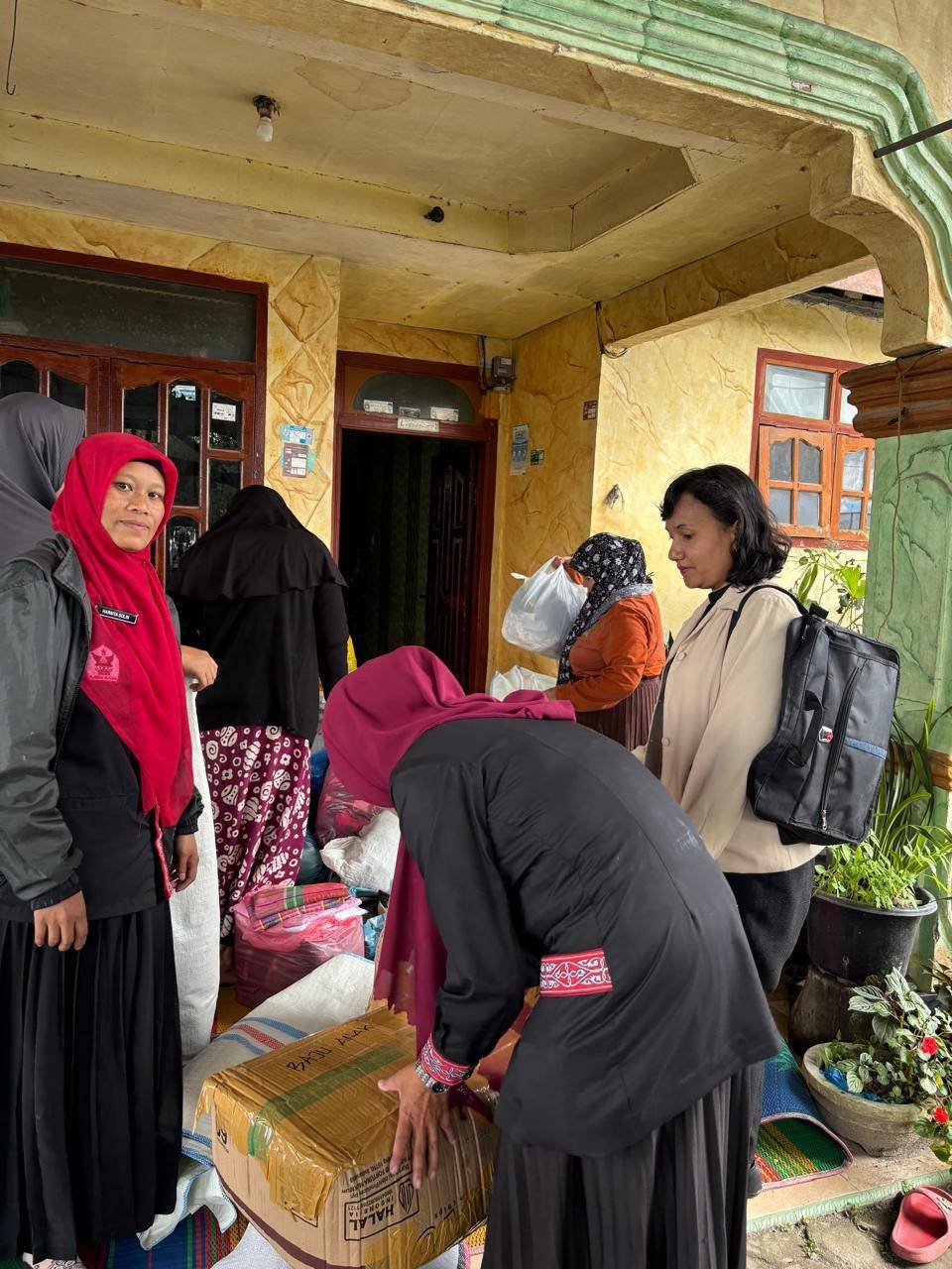 KUA Sitinjo Ulurkan Kepedulian Bagi Masyarakat Terdampak Bencana