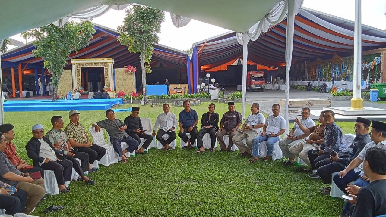 Ka. KUA/ Penghulu Yang Bertugas  Pada Kegiatan Massal Laksanakan Briefing