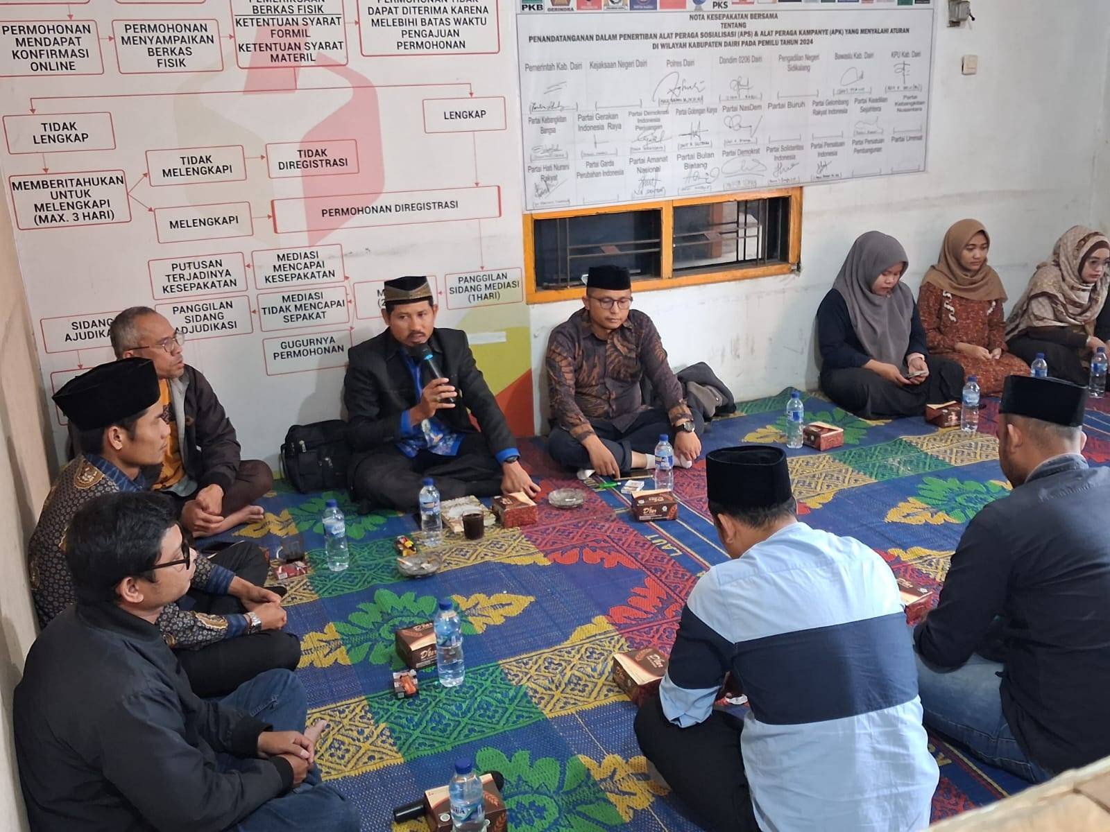 Kepala KUA Sitinjo Beri Materi Rohani tentang Amanah dan Tanggung Jawab di Kantor Bawaslu