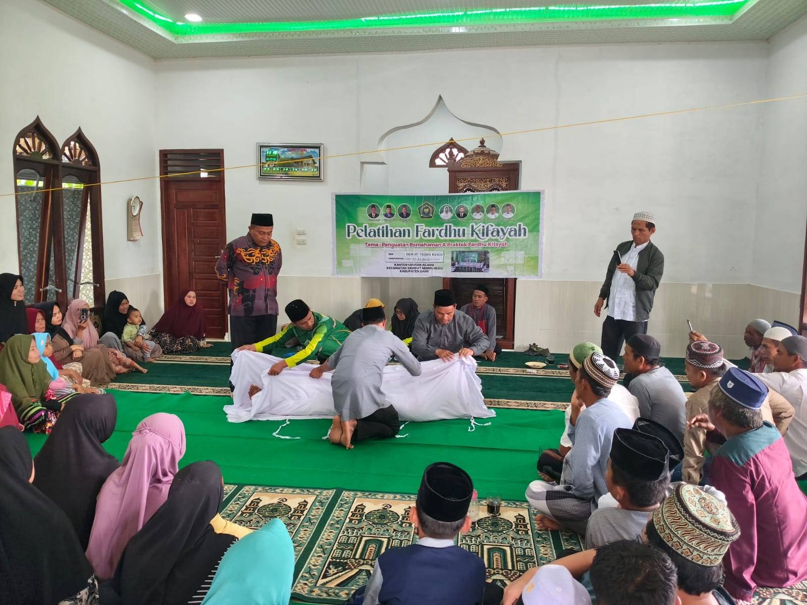 Edukasi Umat: KUA Sinehu Latih Tata Cara Fardhu Kifayah di BKM At-Taqwa