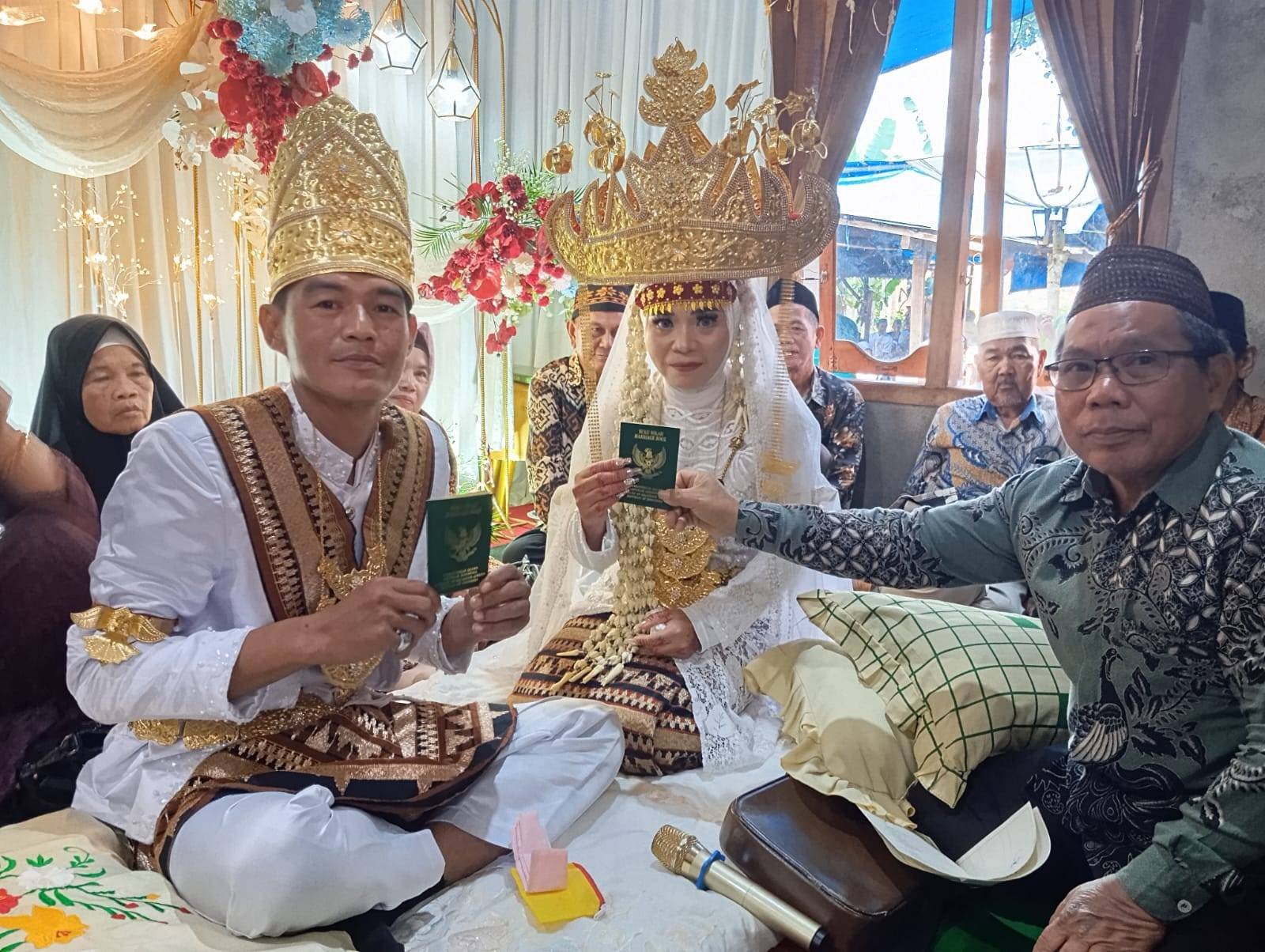 Penghulu KUA Rebang Tangkas Resmi Mencatat Pernikahan di Kampung Beringin Jaya