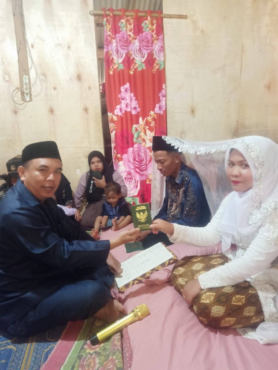 Kepala KUA Rebang Tangkas Laksanakan Pencatatan Nikah dan Berikan Nasihat Pernikahan