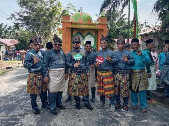 Pawai Ta'aruf MTQ Ke-50, Kepala KUA dan Camat Bathin Solapan Meriahkan Gelaran di Bandar Laksamana