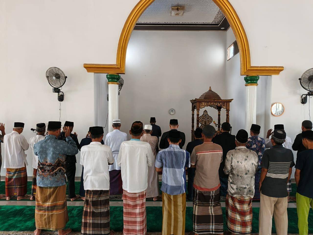 Ka. KUA & Penghulu Kec. Inuman Laksanakan Sholat Ghaib untuk Korban Bencana Sumatra di Masjid Besar Imam Shaleh Inuman
