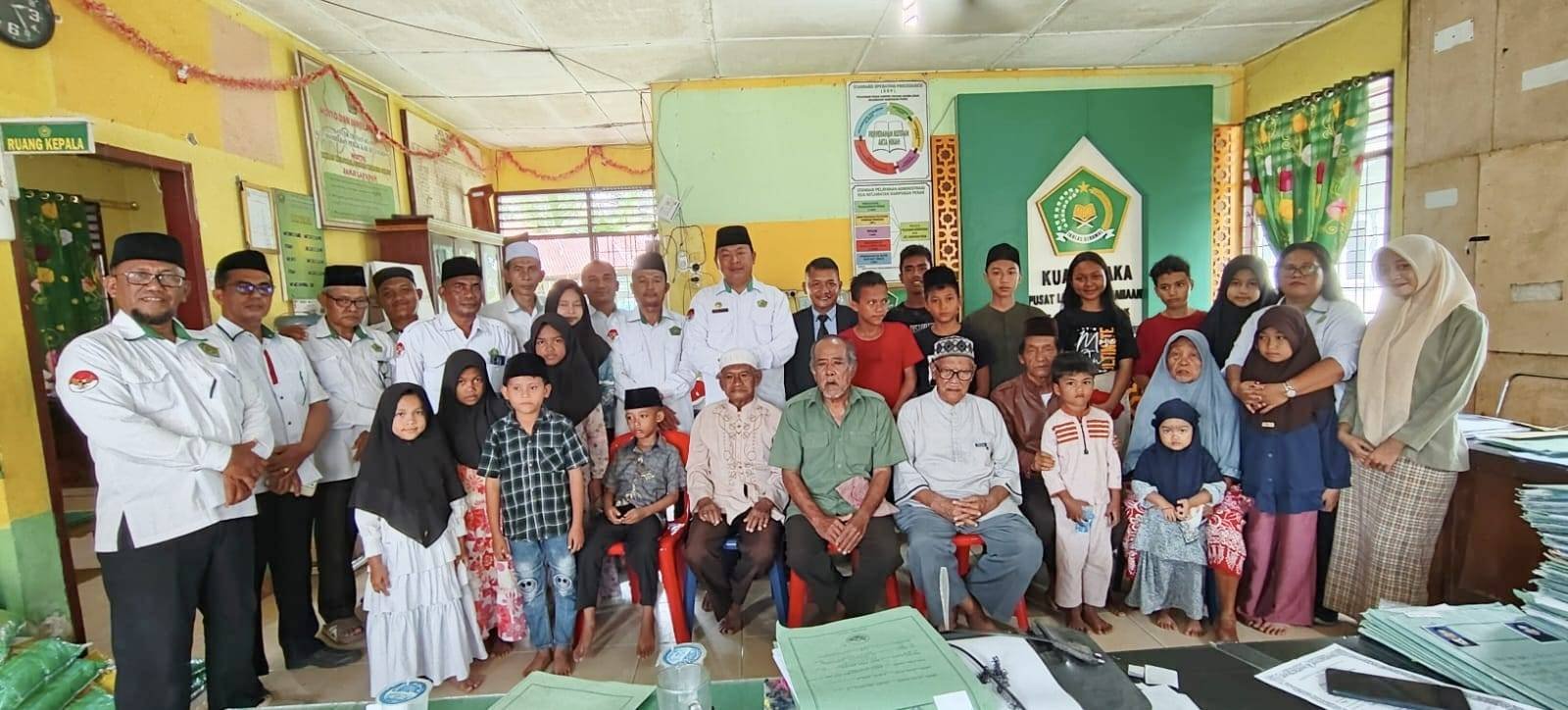 Sambut HAB Kemenag RI ke 80, KUA Hamparan Perak Santuni Anak Yatim dan Dhu'afa Terdampak Bencana 