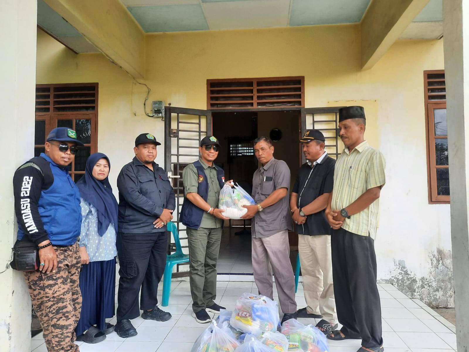 Wakili Kemenag Langkat, PC APRI Salurkan Bantuan Kepada Pengurus FKUB Terdampak Banjir