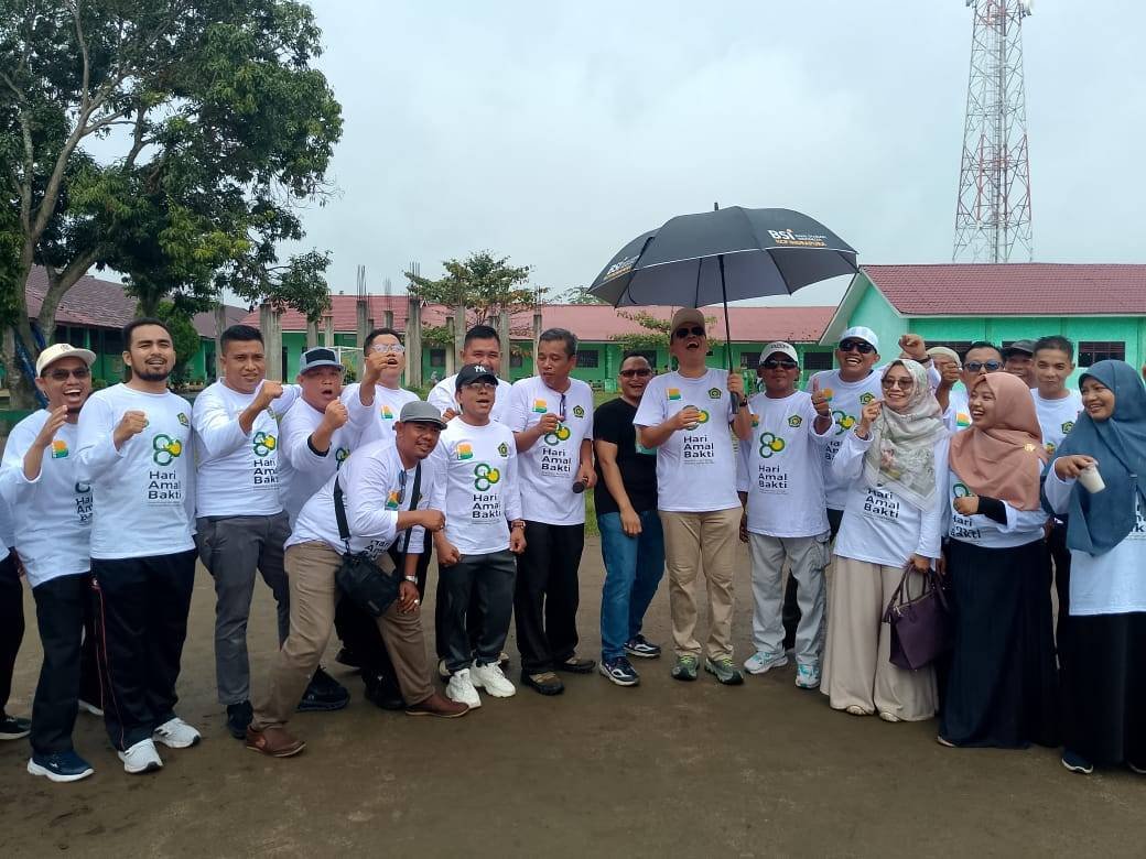 Ka KUA Lima Puluh dan Staf Senam Sambut HAB ke-80 Kemenag RI