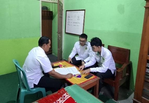 Menautkan Ikrar dan Kepastian Hukum: Pelayanan AIW oleh KUA Negeri Besar untuk Warga.