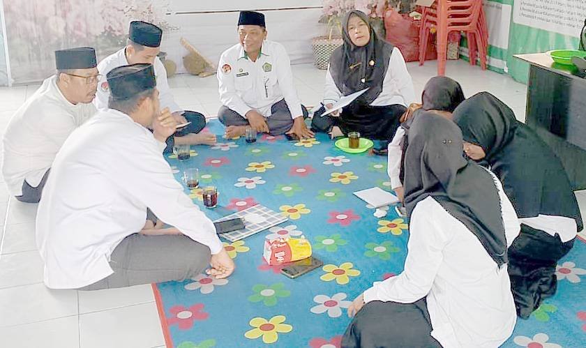 Tingkatkan Kualitas Pelayanan, KUA Tigalingga Laksanakan Rapat Koordinasi