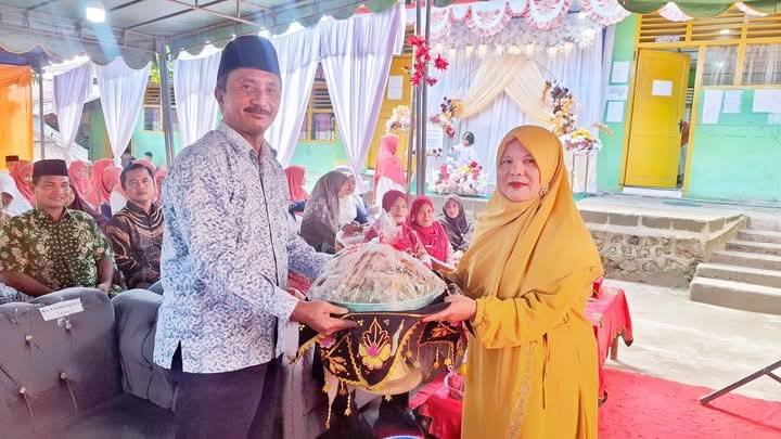 KUA Gunungsitoli Utara Apresiasi Kegiatan Khataman Alquran MTsN Kota Gunungsitoli