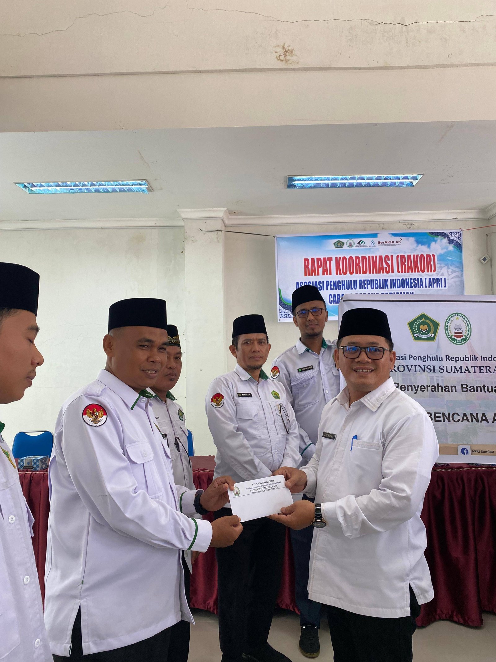 APRI Sumatera Barat Salurkan Bantuan untuk Anggota PC APRI Padang Pariaman Terdampak Banjir