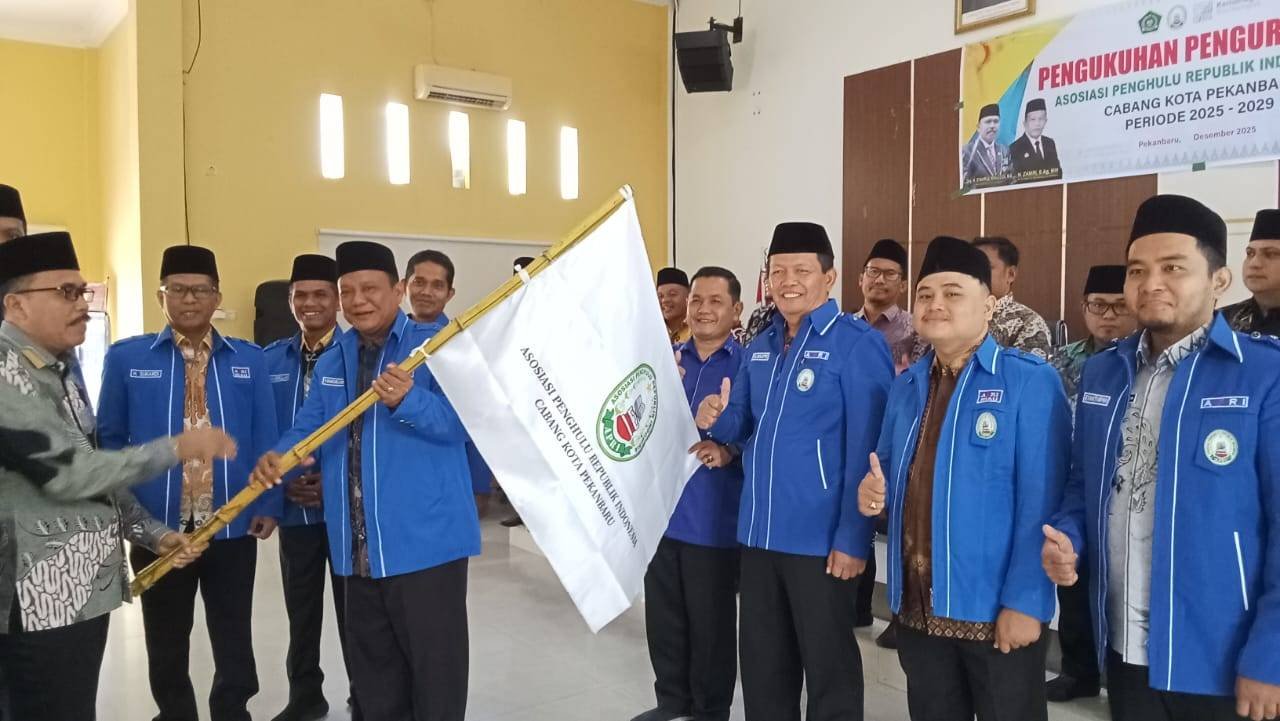 PC APRI Kota Pekanbaru Periode 2025 - 2029 Telah Dikukuhkan, Dr. H. Hamizar, M.Sy Sebagai Nahkoda    