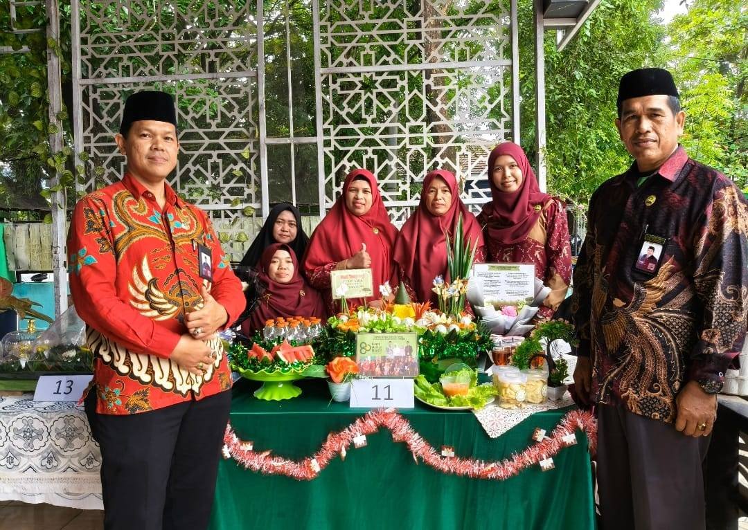 KUA Pusaka Bantimurung Angkat Ekoteologi Lewat Tumpeng dalam Rangka HAB Kemenag ke-80
