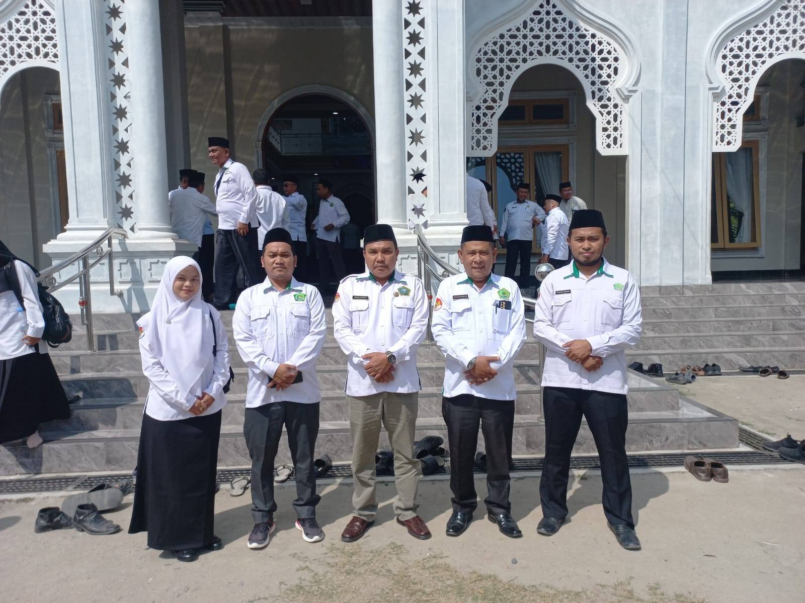 Semarak Hari Amal Bakti ke-80 Kemenag RI, KUA Aek Songsongan Ikuti Dzikir Akbar