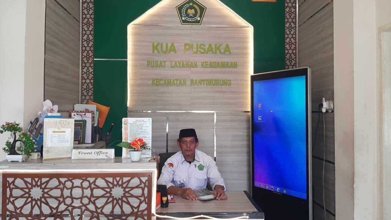 From Office: KUA Pusaka Bantimurung Tetap Layani Berkas Nikah di Masa Cuti Bersama