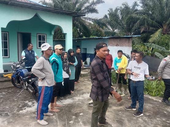 Komitmen Jalankan Ekoteologi, KUA Bathin Solapan Gelar Goro di Musholla Al Hidayah