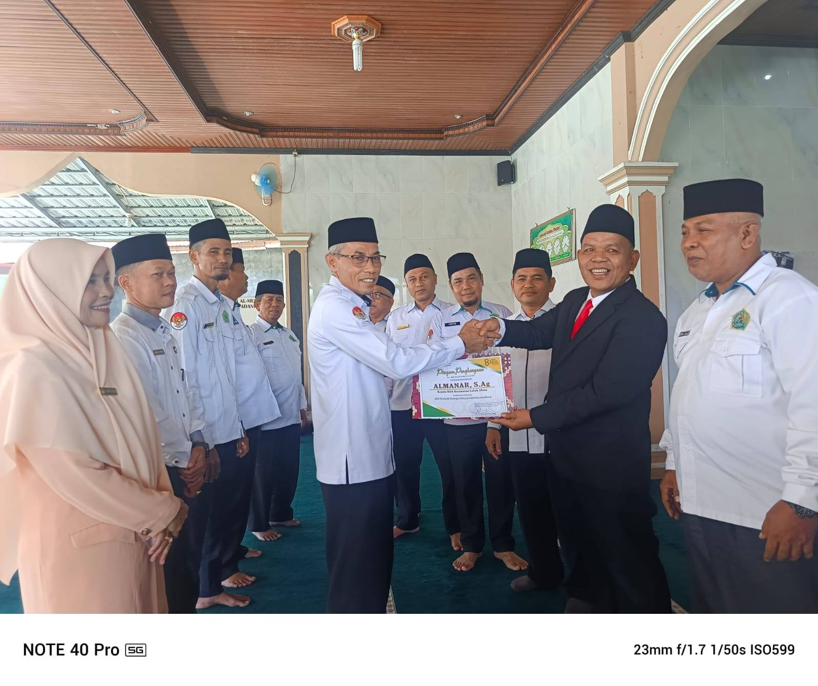 Almanar, S.Ag Raih Penghargaan ASN Terbaik Kategori Kepala KUA Berdedikasi tahun 2025