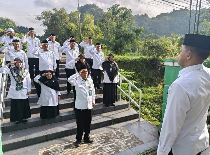 Apel Pagi Awal Tahun 2026 dalam Rangka Peningkatan Disiplin Aparatur KUA Pusaka Bantimurung