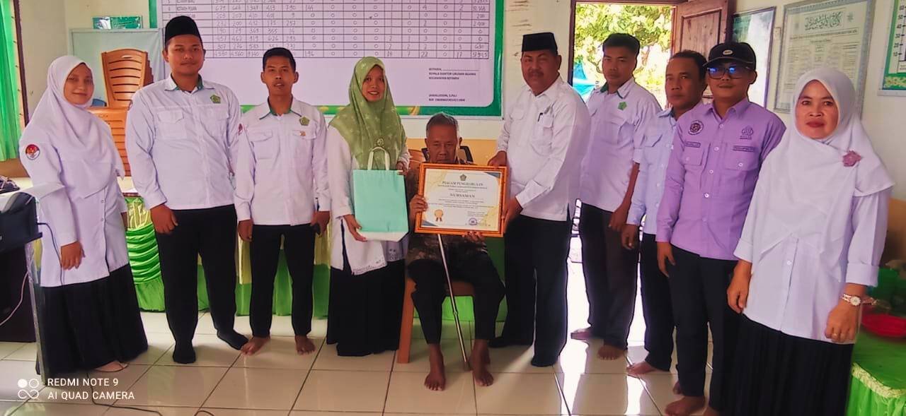 Apresiasi Wakaf Pendidikan, KUA Kotarih Beri Penghargaan kepada Pewakif