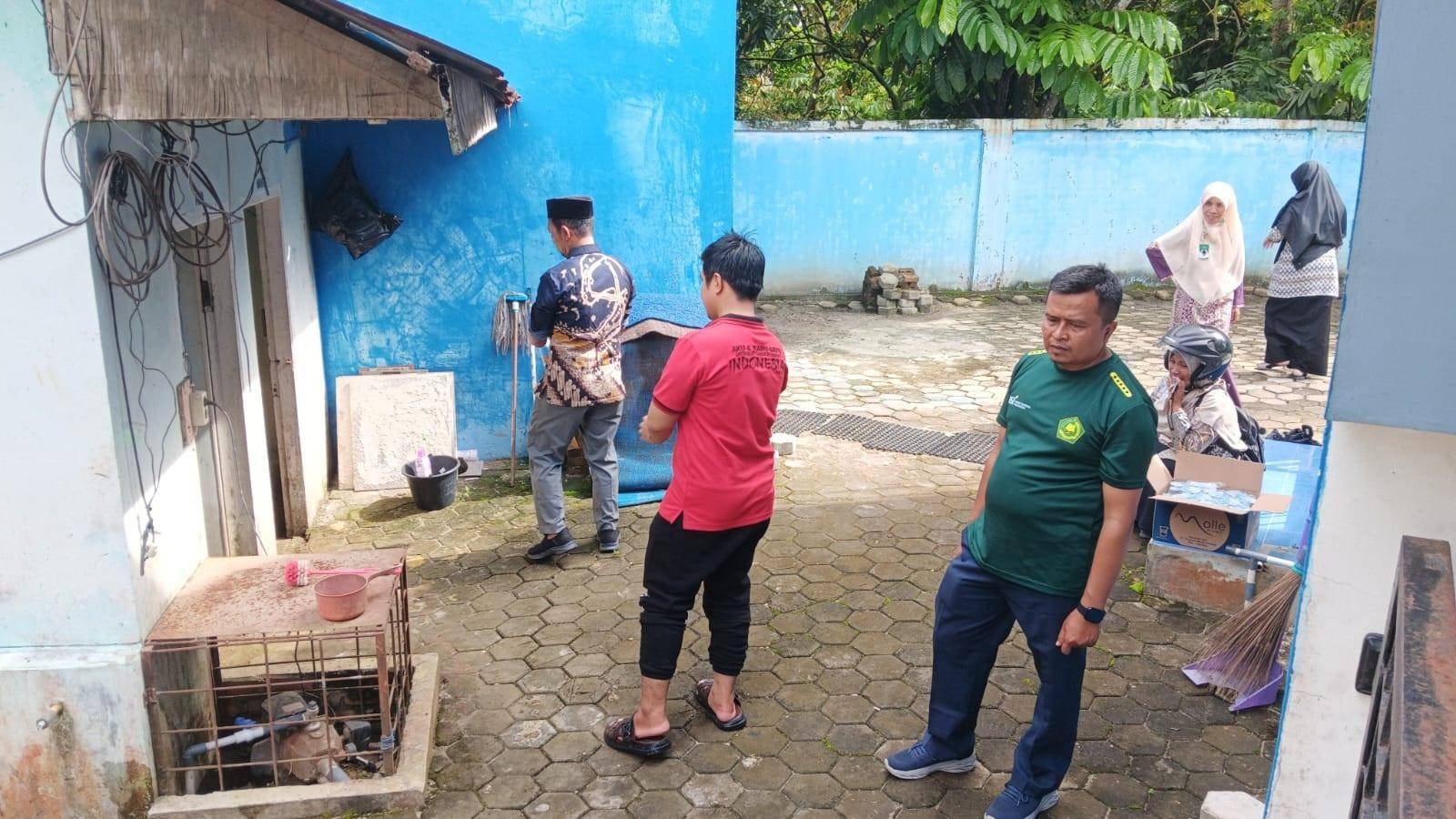 Peringati HAB Kemenag, KUA Tenayan Raya Gelar Goro dan Serahkan Bantuan di Masjid Istiqomah