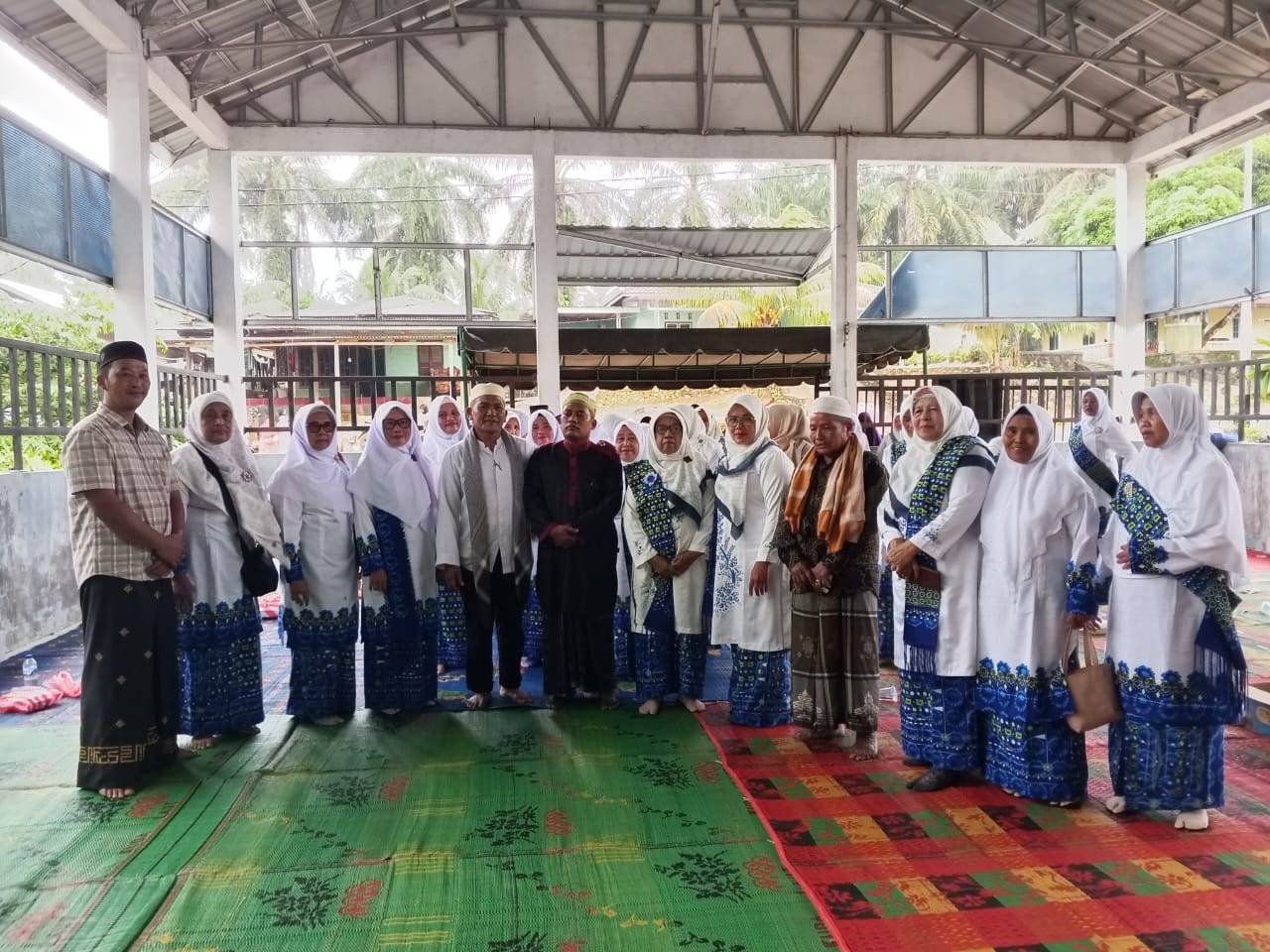 Majelis Taklim BKMT Gelar Pengajian di Masjid Transpangkalan, Dihadiri Kepala KUA Lingga Bayu.