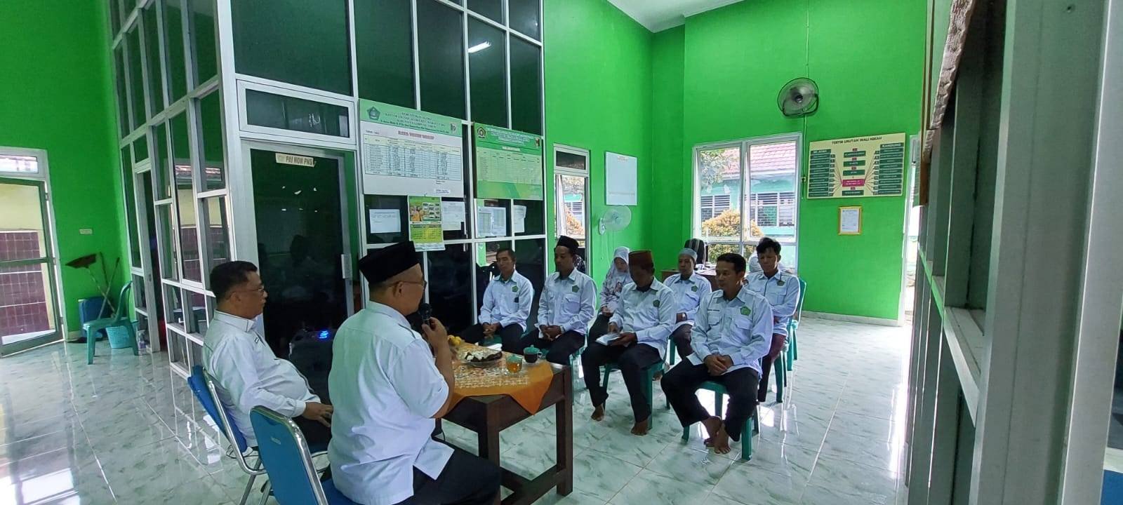 Kepala Kemenag Lampung Timur Kunjungi KUA Raman Utara