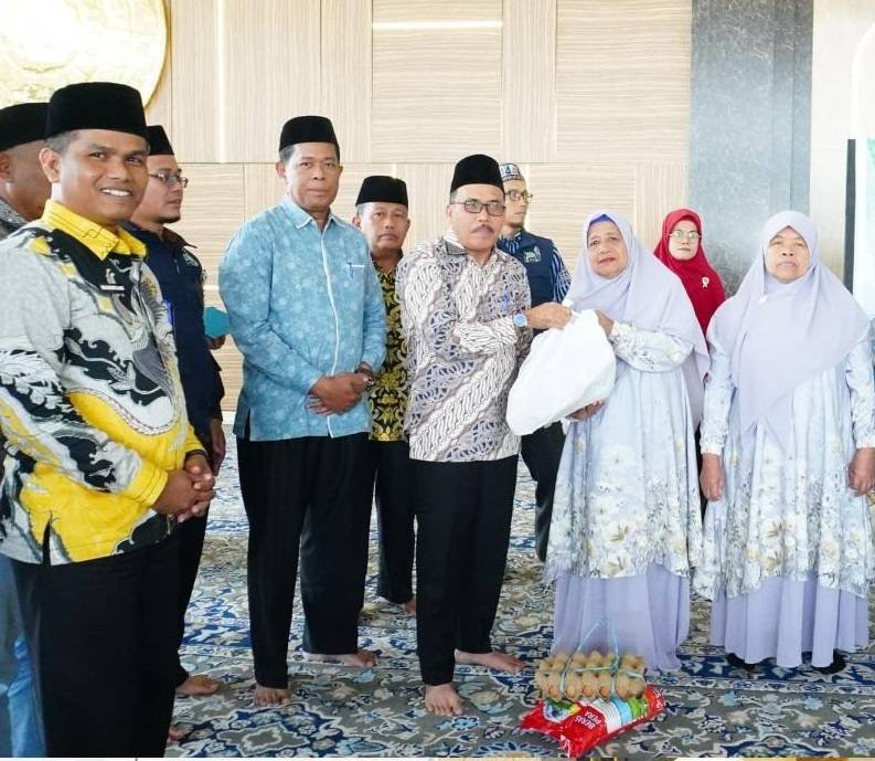 Wujud KUA Rumbai Barat Berbakti, Dakwah Humanis Lewat Pembagian 73 Paket Sembako dan Santunan Anak Yatim