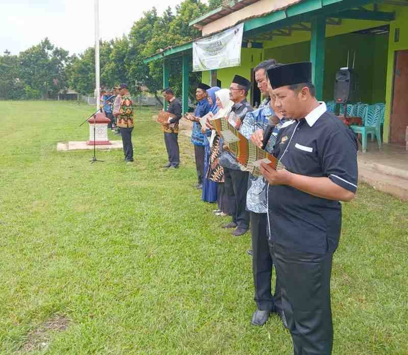 Kepala KUA Marga Sekampung Pimpin Doa Hari Desa Nasional