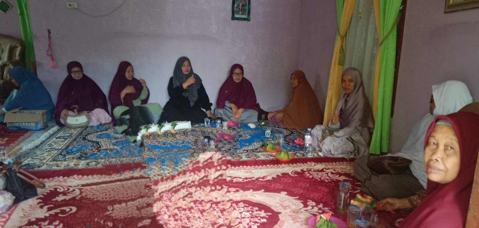 KUA Bosar Maligas Laksanakan Pengajian Makna Aqidah Islam Beserta Dalil-dalilnya di Perwiridan An-Nisa