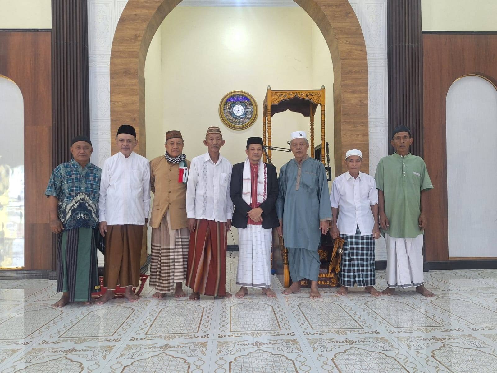 Safari Jum’at ke-8, Kepala KUA Kota Tengah Kunjungi Masjid Al-Mubarak Wumialo
