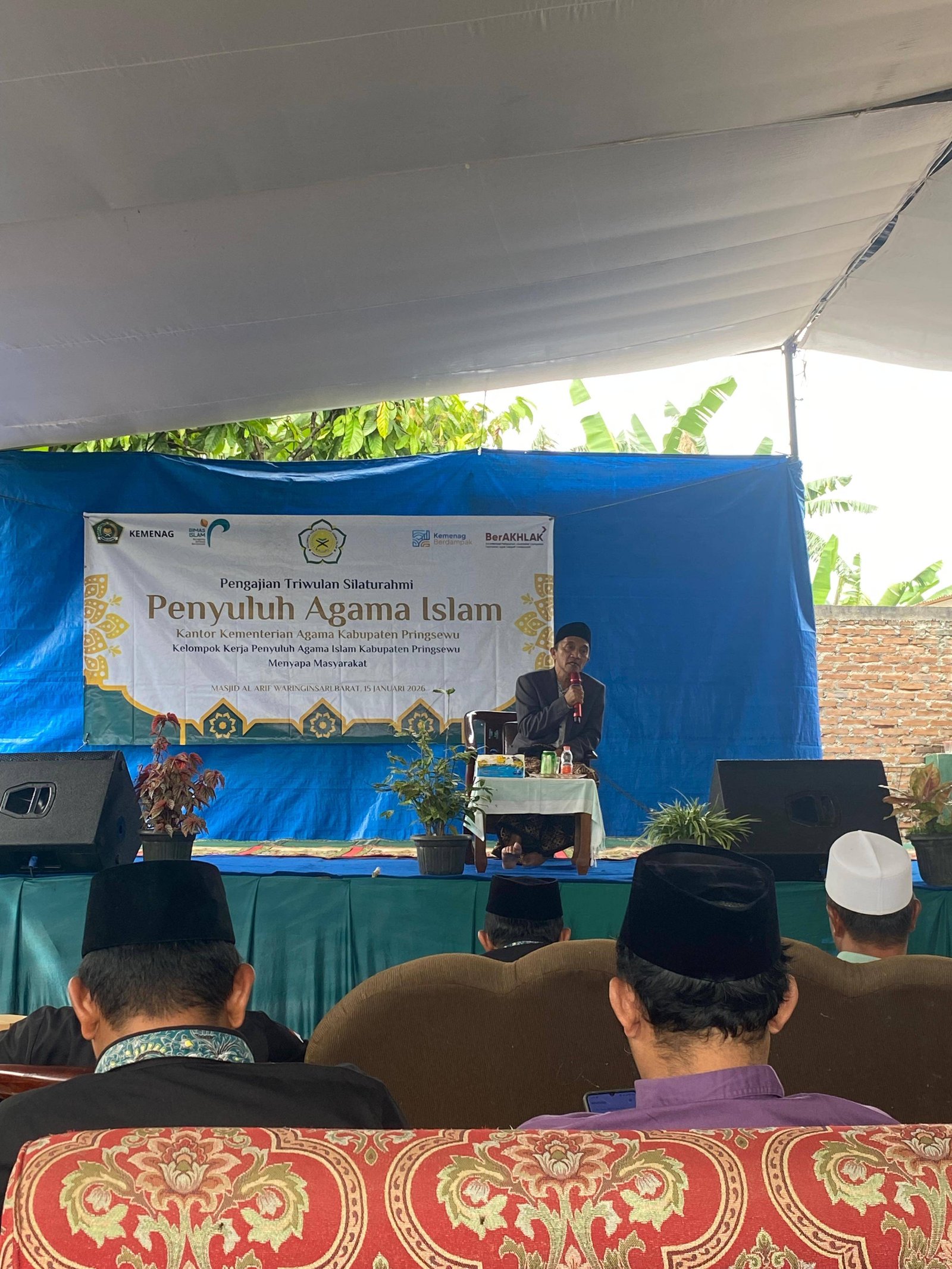 Azis Musyafa menyampaikan ceramah Pengajian Triwulan Penyuluh Agama Islam Kemenag Pringsewu Digelar di Kecamatan Sukoharjo