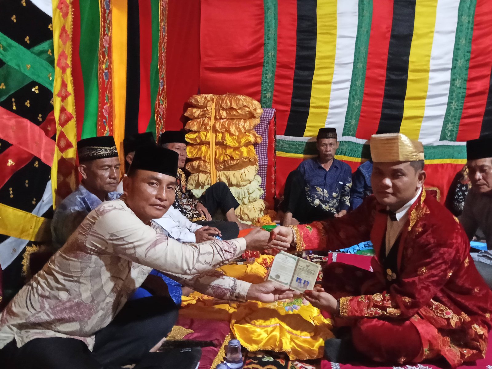 Momen Sakral di Senja Hari: KUA Tuhemberua Resmikan Akad Nikah Maslan dan Jasmaidar