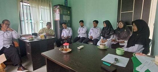 Tingkatkan Kualitas Layanan, Kepala KUA Kec. Bukit Batu Pimpin Rapat Internal dan Tekankan Kerja Sama Tim