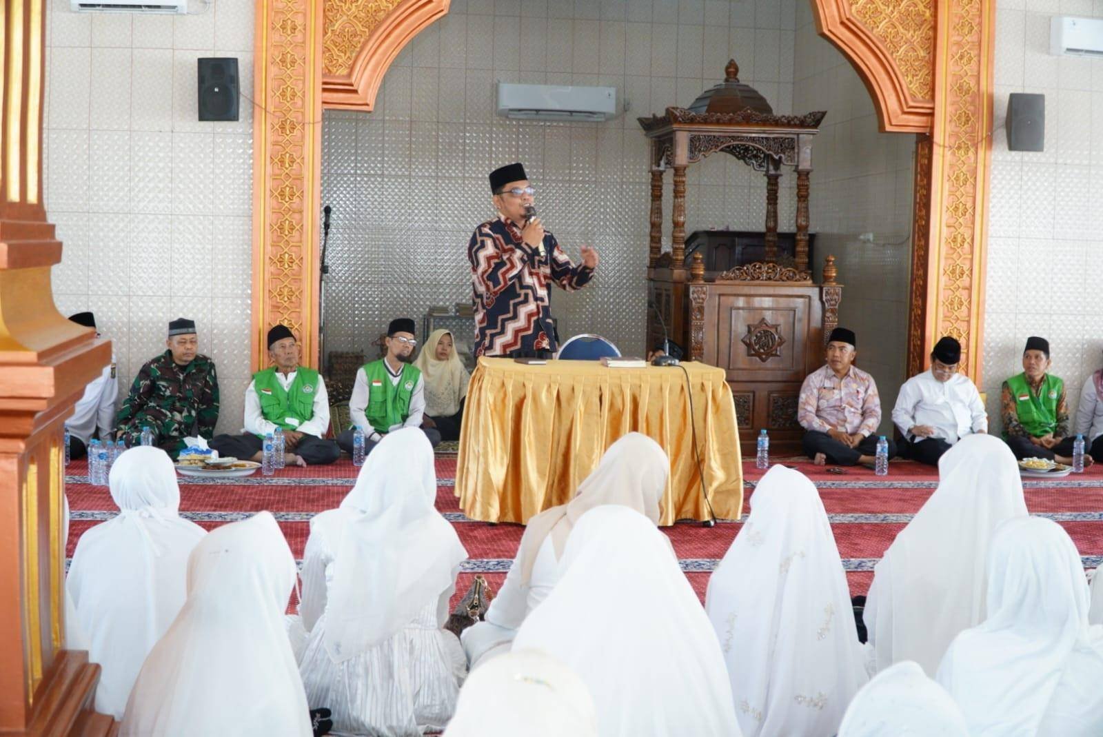 Kepala KUA Bangkinang Kota Sosialisasikan Gerakan Sadar Pencatatan Nikah pada Taklim Gabungan FORSIMAT ke-36
