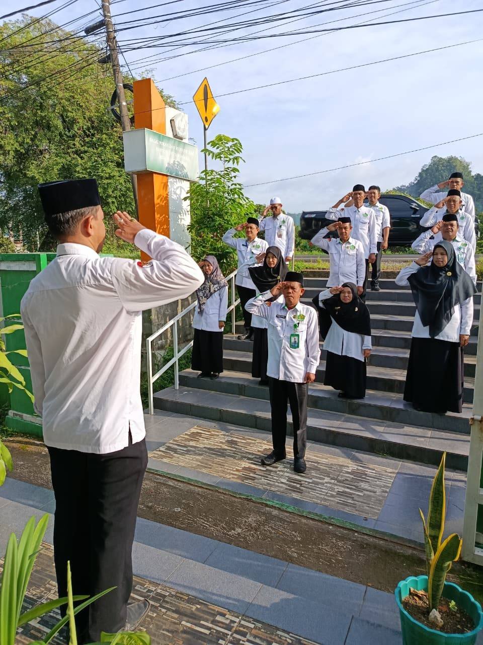 Apel Pagi sebagai Sarana Penguatan Etos Kerja dan Tanggung Jawab