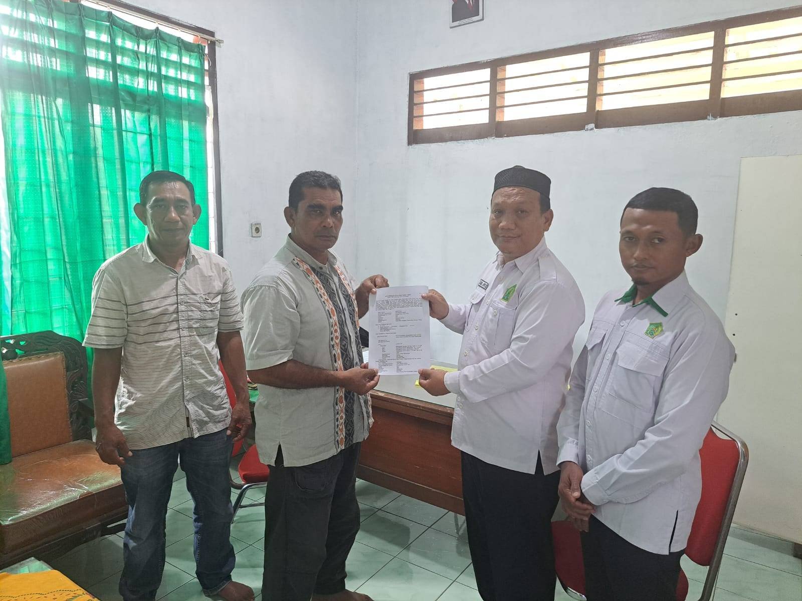 KUA Galang Serahkan Akta Ikrar Wakaf Tanah Warisan untuk Musholla Nurul Yakin Desa Pisang Pala