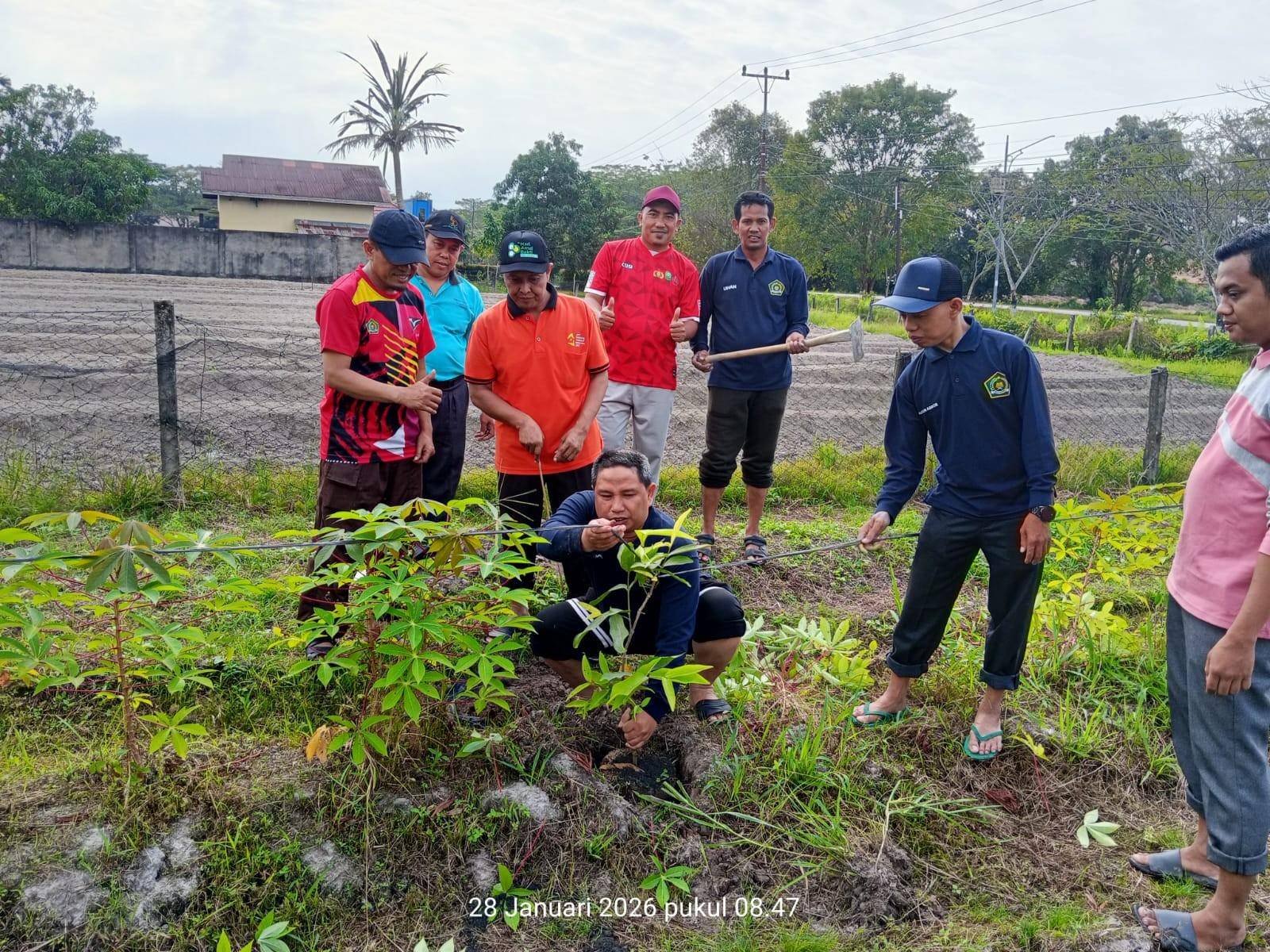 Gerakan Hijau Berbasis Iman: KUA Siak Wujudkan Ekoteologi dalam Aksi Nyata