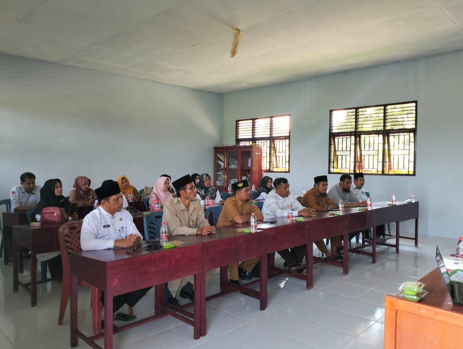 Sinergi Pendidikan Madrasah, Ka. KUA Ujung Batu Hadiri Rapat Kunjungan Kakankemenag di MAN 2 Rohul