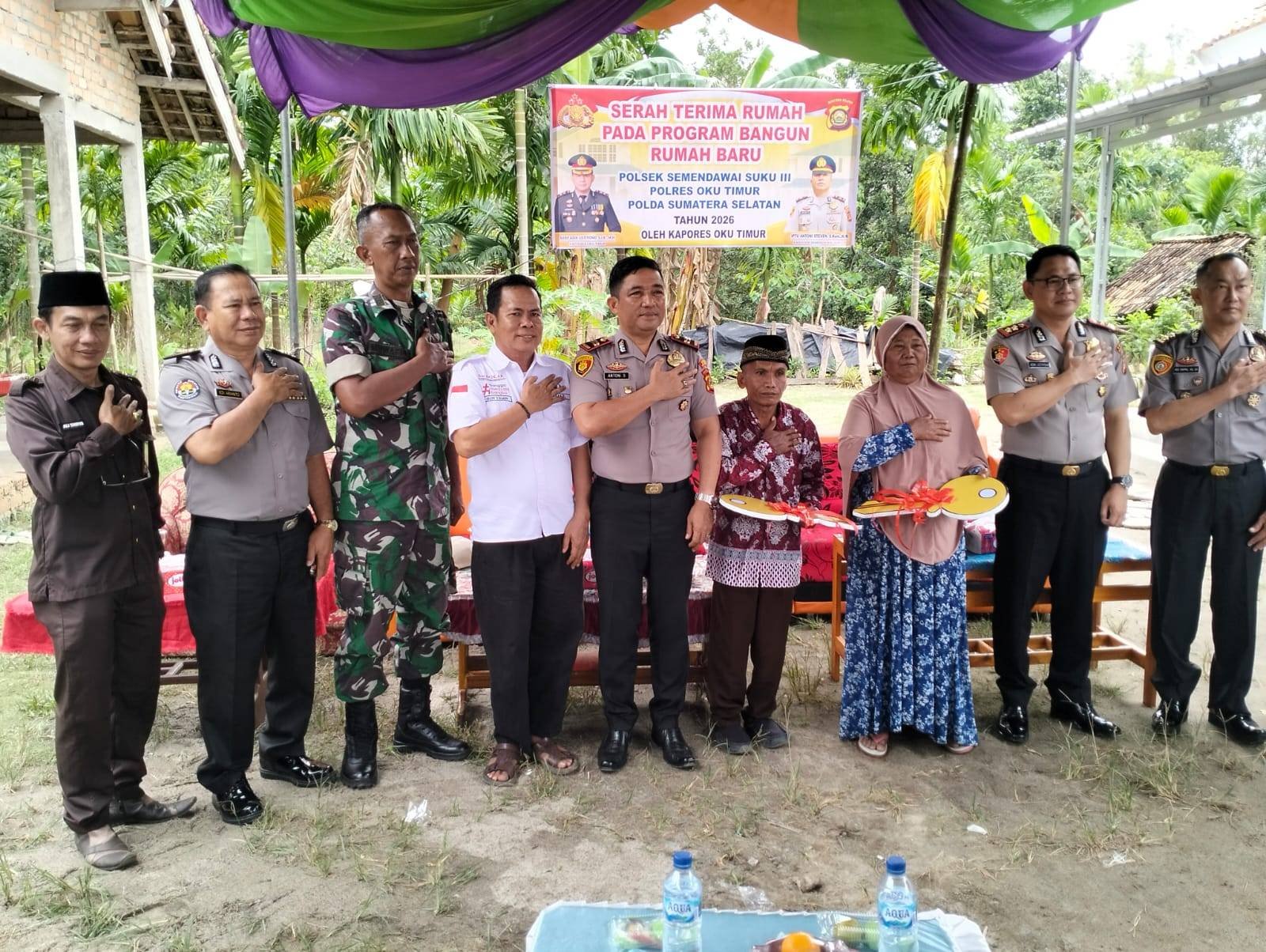 Kepala KUA Semendawai Suku III Menghadiri Penyerahan Rumah Layak Huni