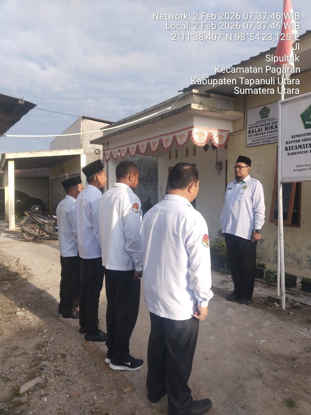 CPNS Penghulu KUA Pagaran Pimpin Apel Pagi, Ajak Jajaran Terapkan Disiplin dan Etos Kerja 