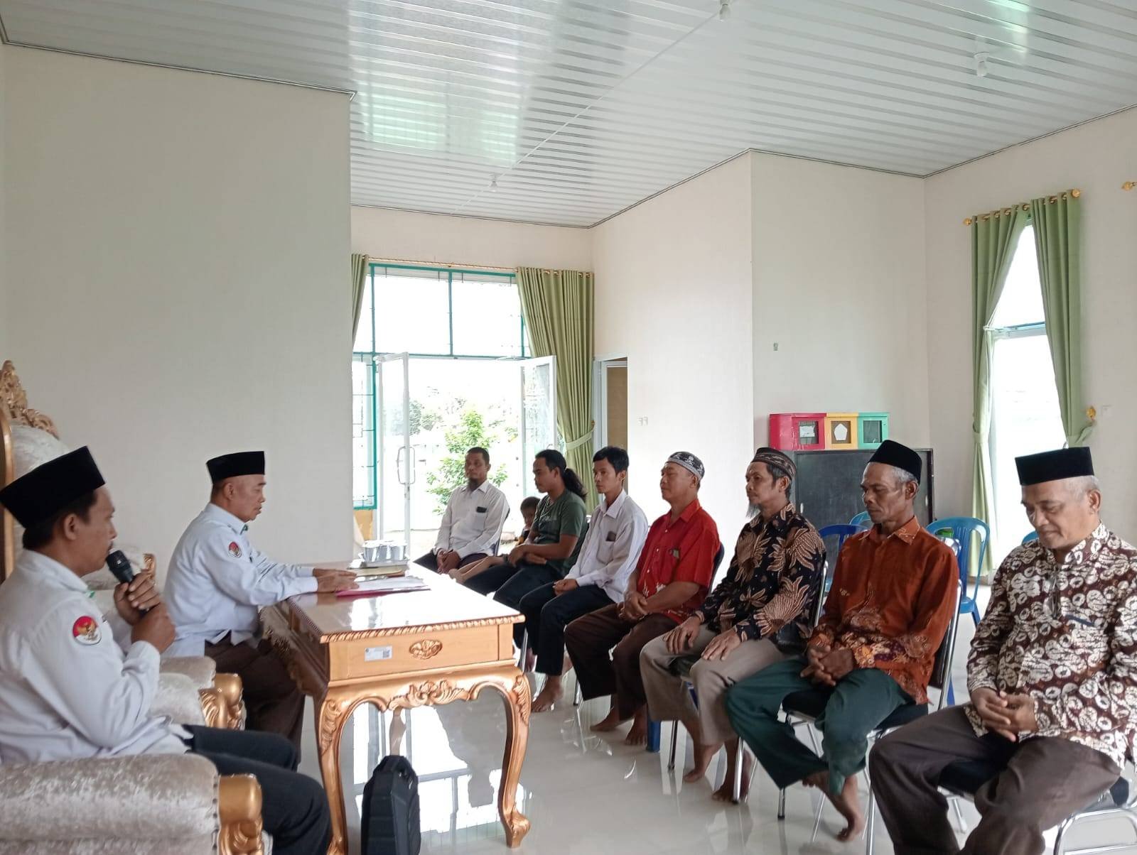 KUA Sekampung Serahkan Sepuluh Sertifikat Wakaf Resmi