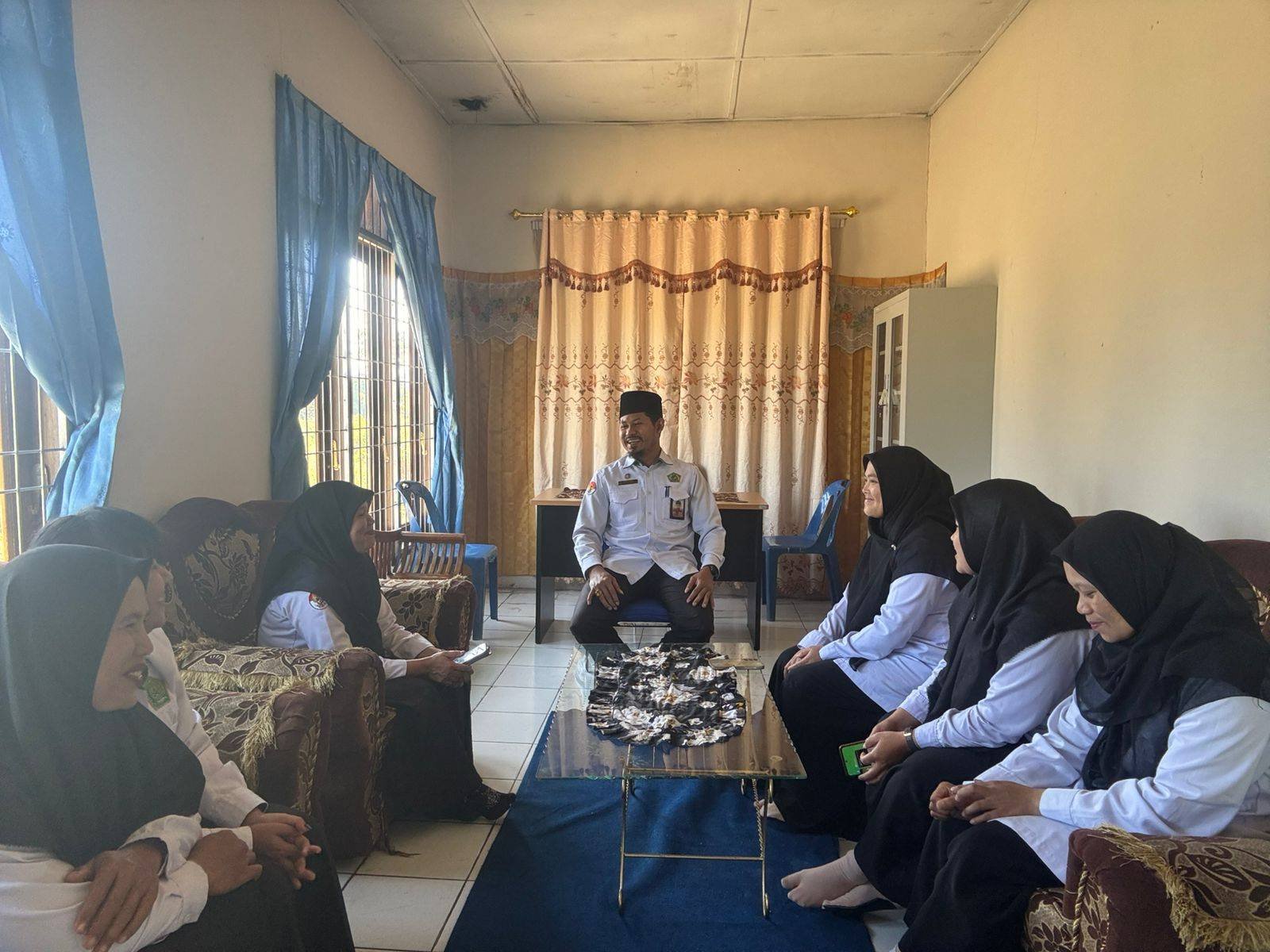 Kepala KUA Sitinjo Ingatkan Pentingnya Profesionalisme dalam Pelaksanaan Tugas Kantor dan Tugas Tambahan