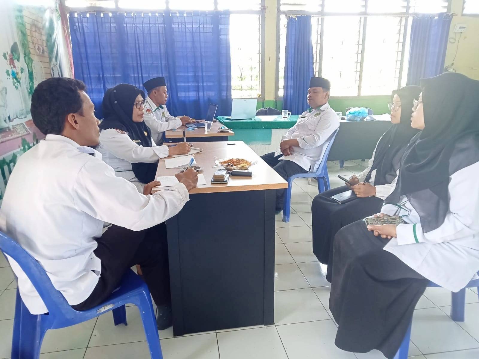Sambut Bulan Suci, KUA Sinehu Gelar Rapat Koordinasi Matangkan Program Ramadan