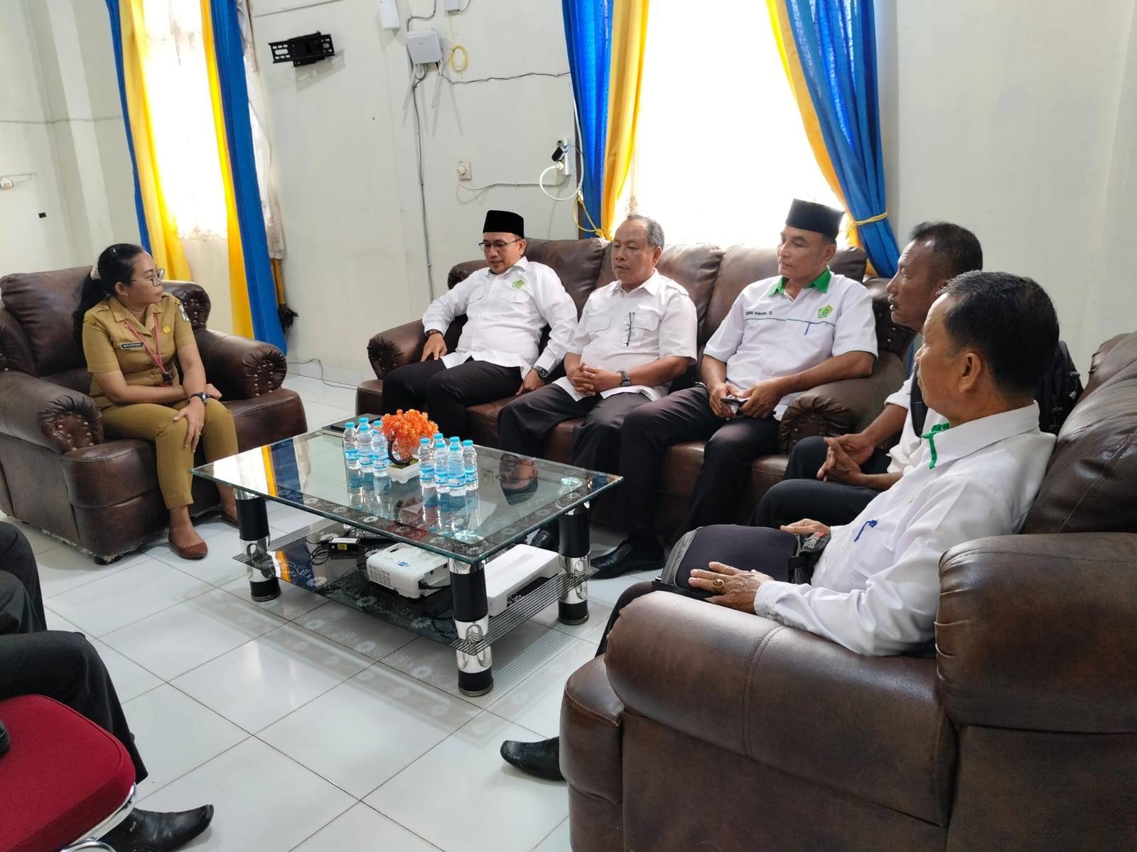Perkuat Sinergi Layanan Publik, Plt KUA Alasa Hadiri Rapat Koordinasi di Dukcapil