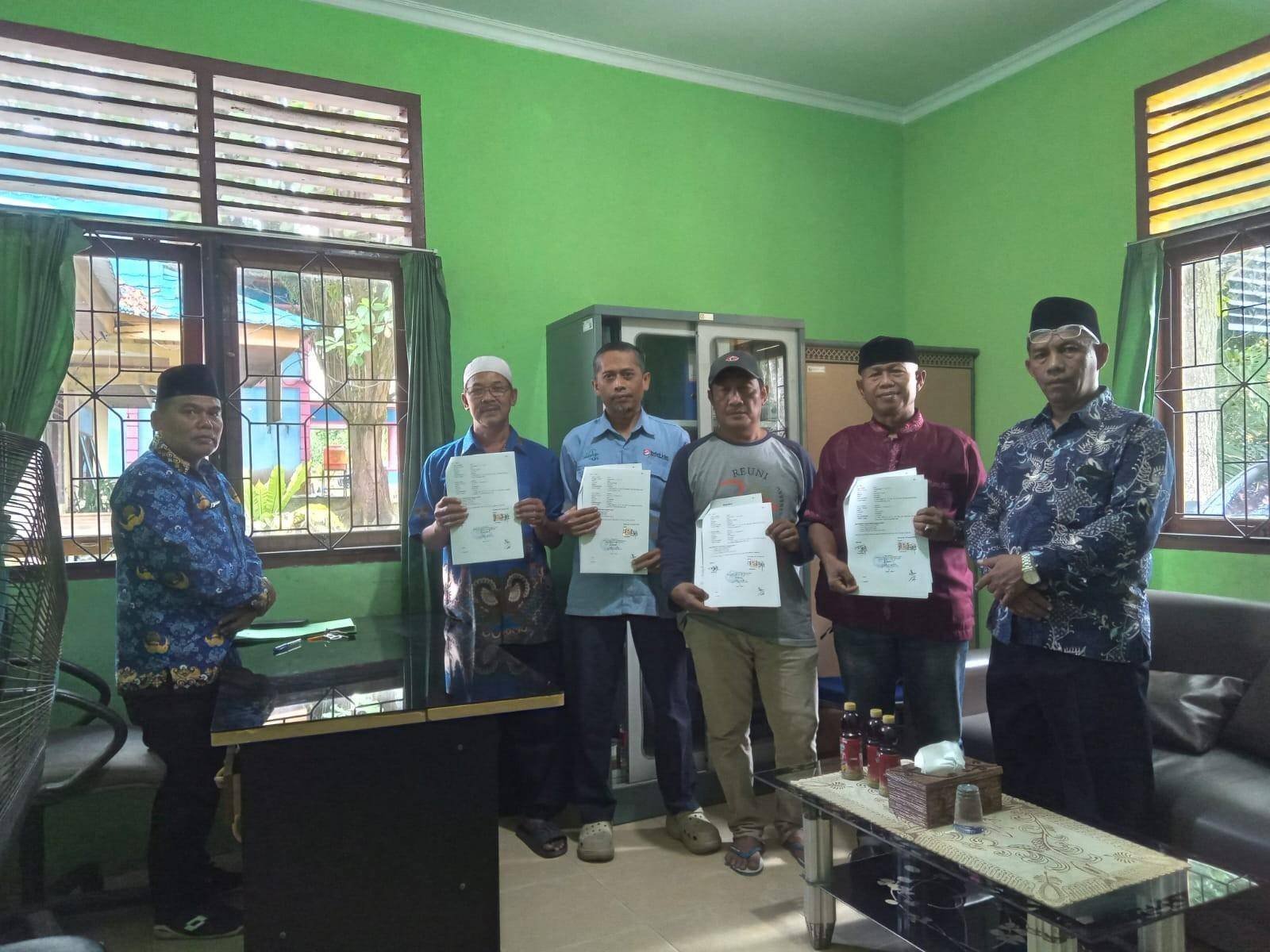 KUA Kecamatan Tualang Fasilitasi Pelaksanaan Ikrar Wakaf Tanah untuk Sarana Ibadah
