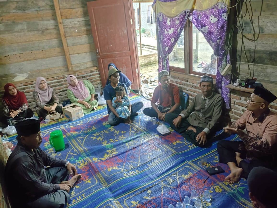 Kepala KUA STM Hulu Kunjungi Jamaah Masjid Al-Muhajjirin Desa Liang Muda, Tetap Semangat Meski Medan Berat