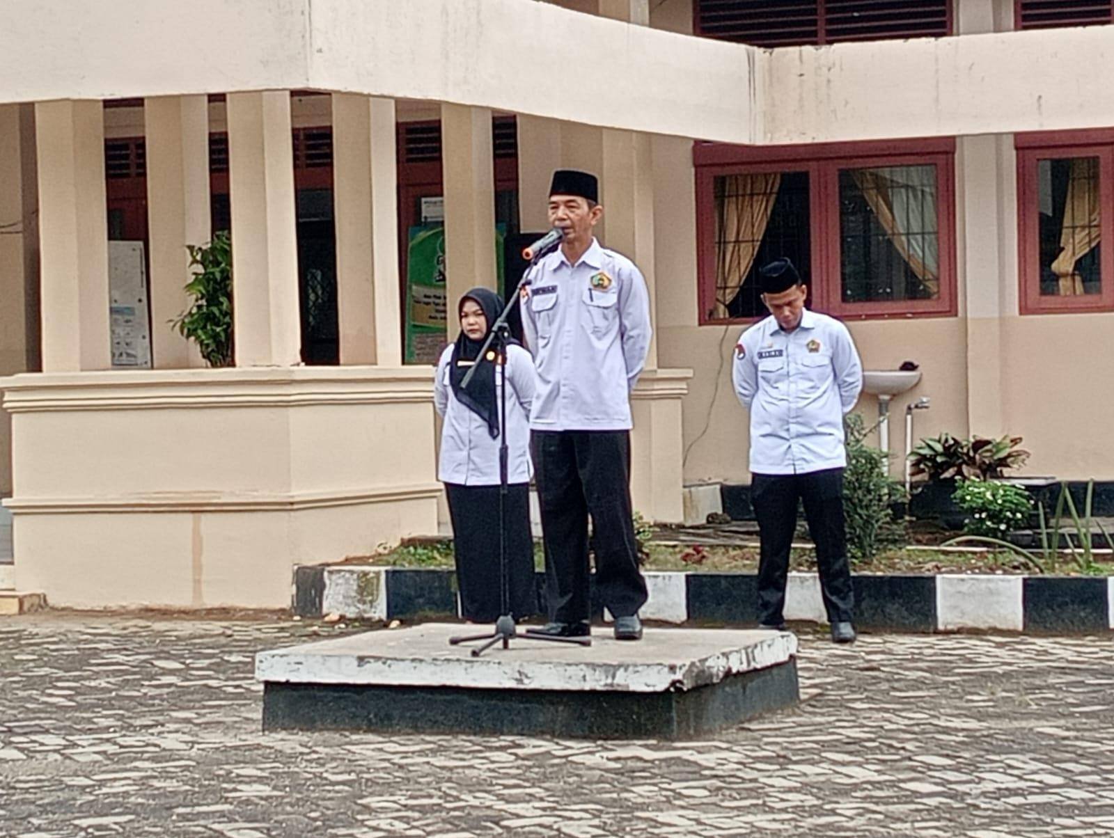 KUA Kecamatan Gunung Toar Pelaksana Apel di Lingkungan Pemerintah Kecamatan Gunung Toar